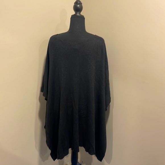 Black Wool OS Lululemon Shawl with Button Details and Pockets! - Picture 6 of 6